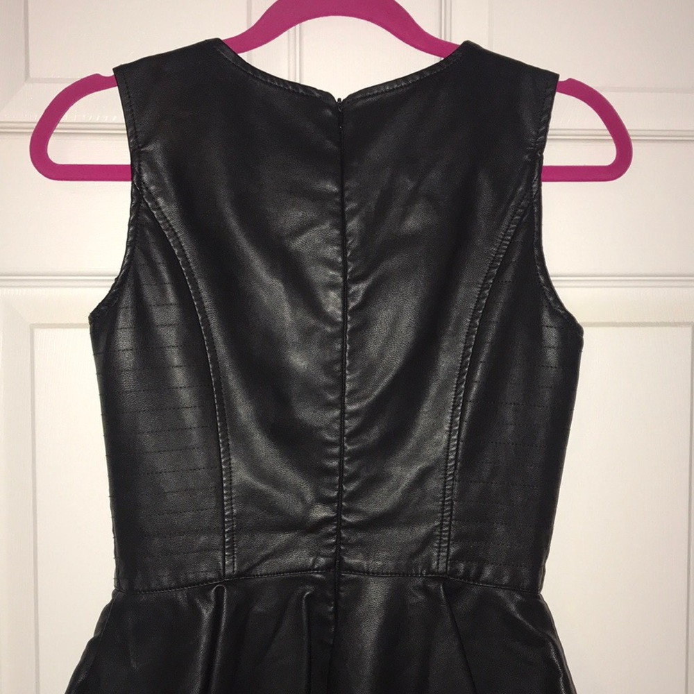 Black vegan leather peplum dress - Picture 4 of 5